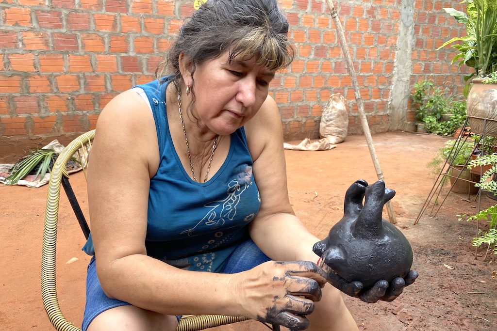 Artisan in Ita Paraguay