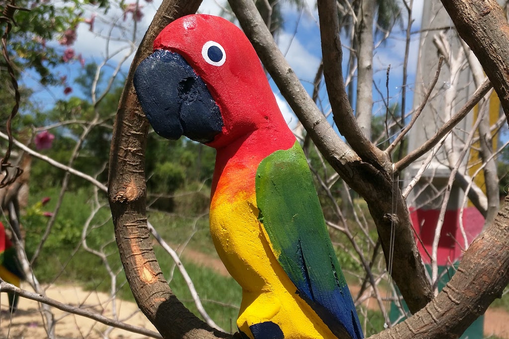 Bird carving in Altos Paraguay