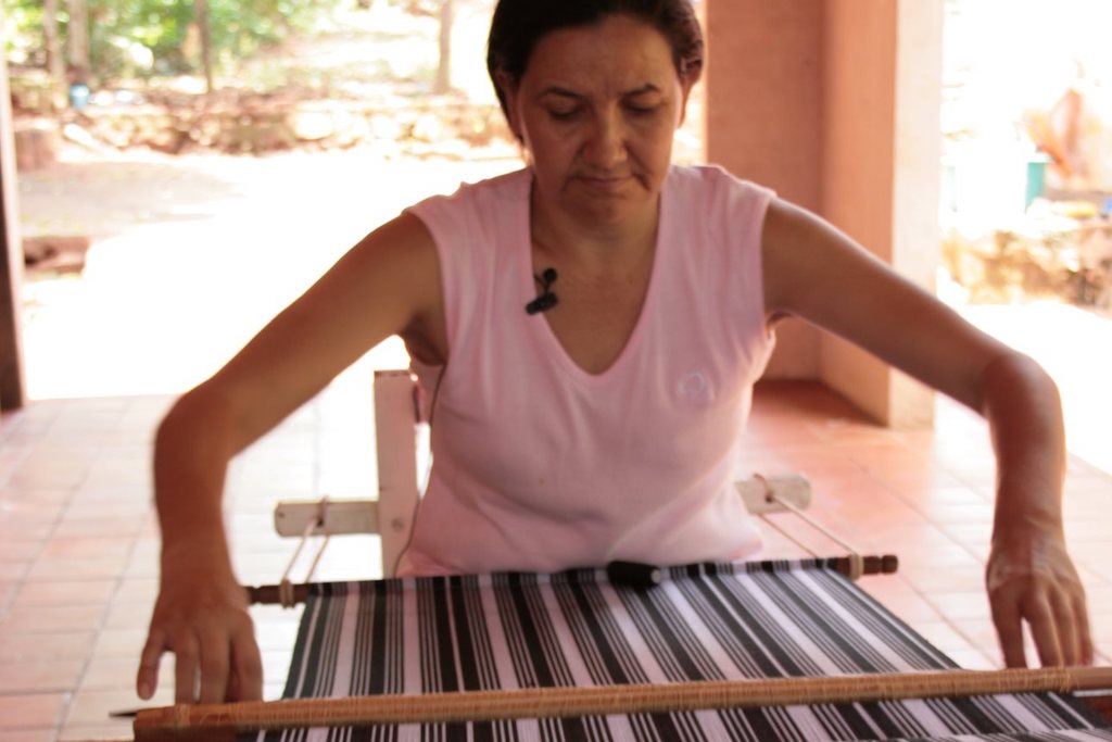 poncho weaving, Piribebuy