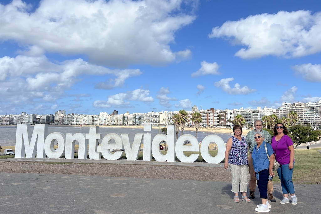 Montevideo sign