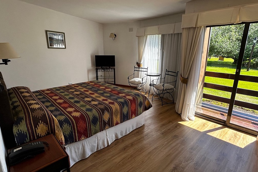 sierra-nevada-plants-baja-room Room at Sierra Nevada Hotel, El Calafate