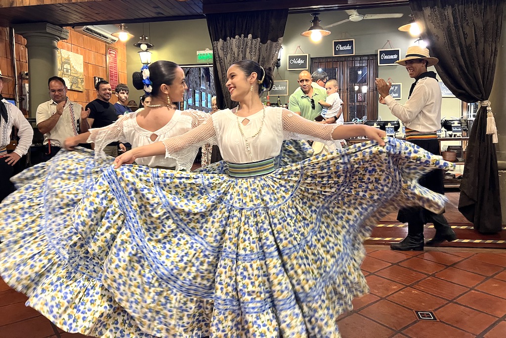 Paraguayan folk dancers