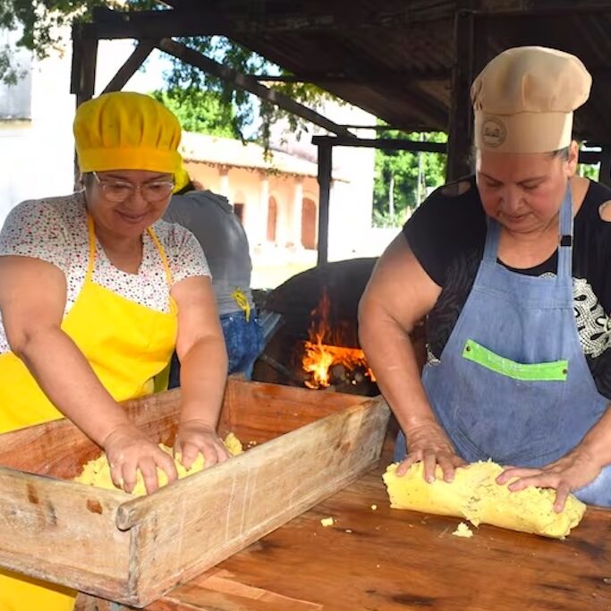 chipa apo - making chipa in Pirayu